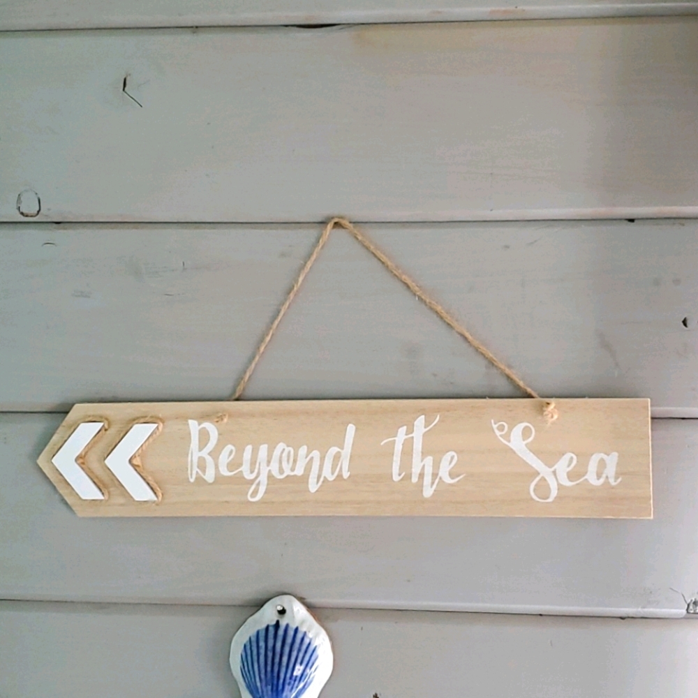 🔴 Beachy nautical wall sign